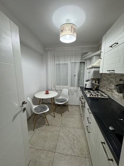 Apartament cu 2 camere semidecomandat în Independenței