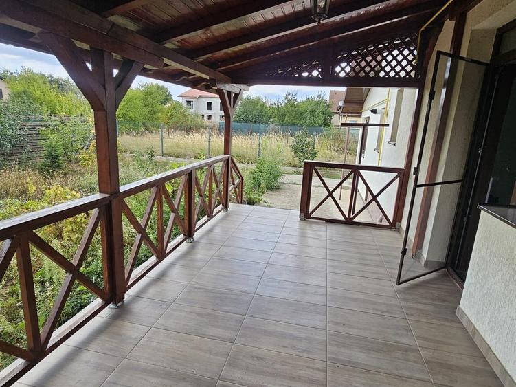 Casă cu 5 camere cu Teren 521 Mp în Balotești