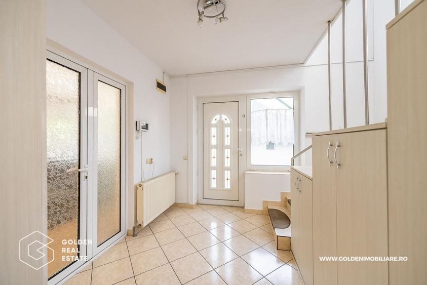 Casă individuală cu 5 camere cu Canalizare în Podgoria
