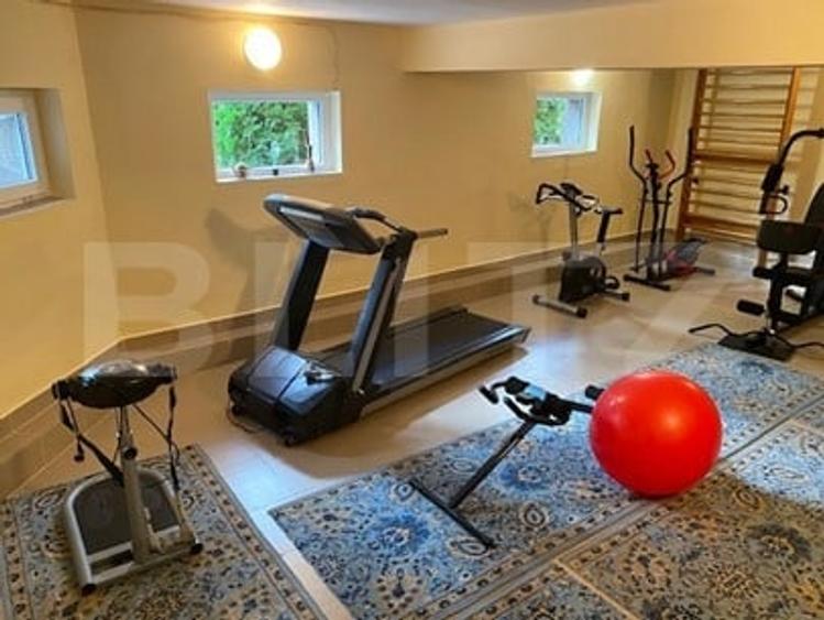 Casă individuală cu 8 camere cu Piscina în Exterior Nord