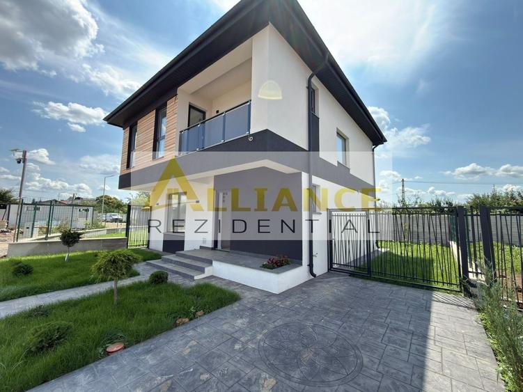 Casă individuală cu 4 camere decomandat cu Canalizare în Berceni
