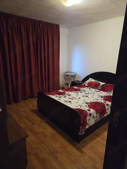 Apartament cu 3 camere decomandat, mobilat în Rovine