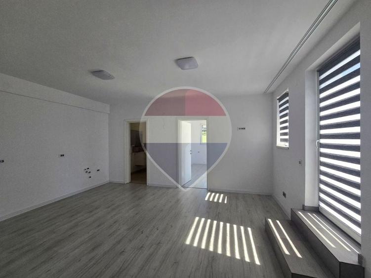 Apartament cu 2 camere semidecomandat în Chinteni