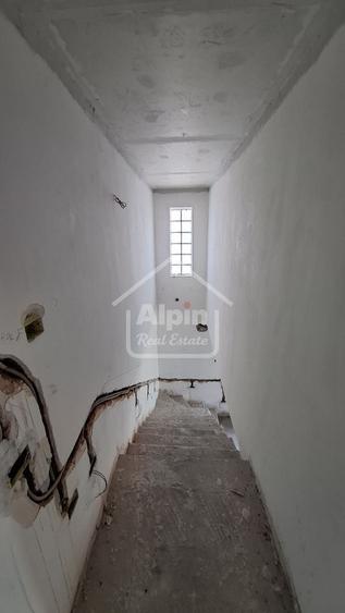 Duplex cu 4 camere cu Canalizare în Cărpiniș
