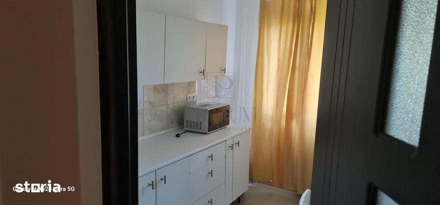 Apartament cu 3 camere semidecomandat în Șagului