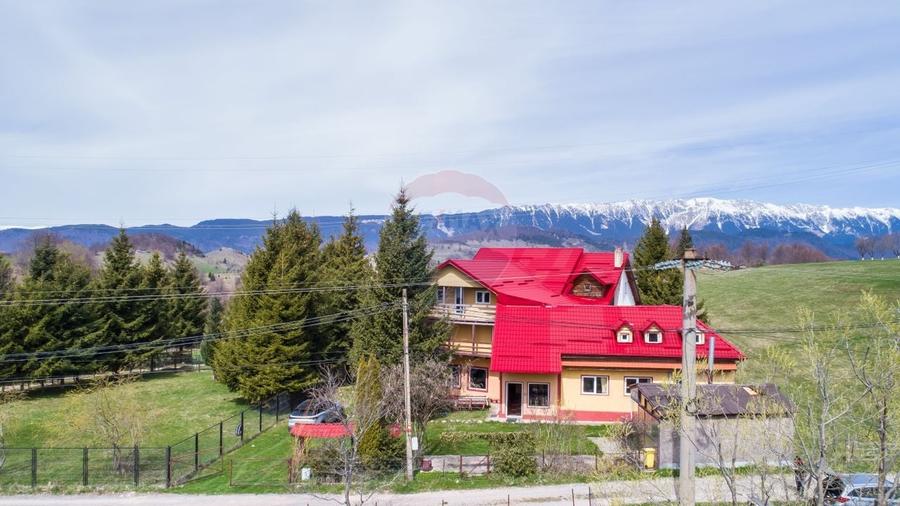 Duplex cu 11 camere cu Teren 712 Mp în Fundata