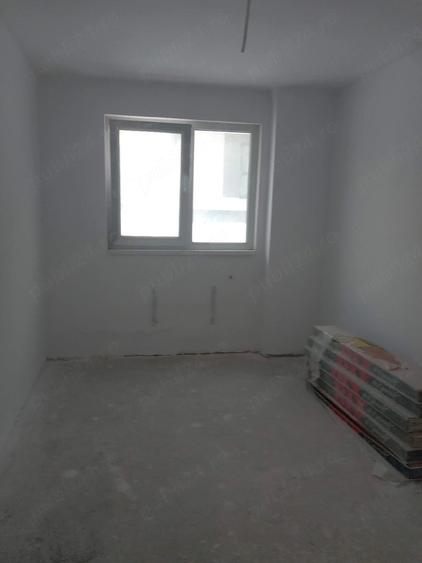 Apartament cu 3 camere decomandat în Florești