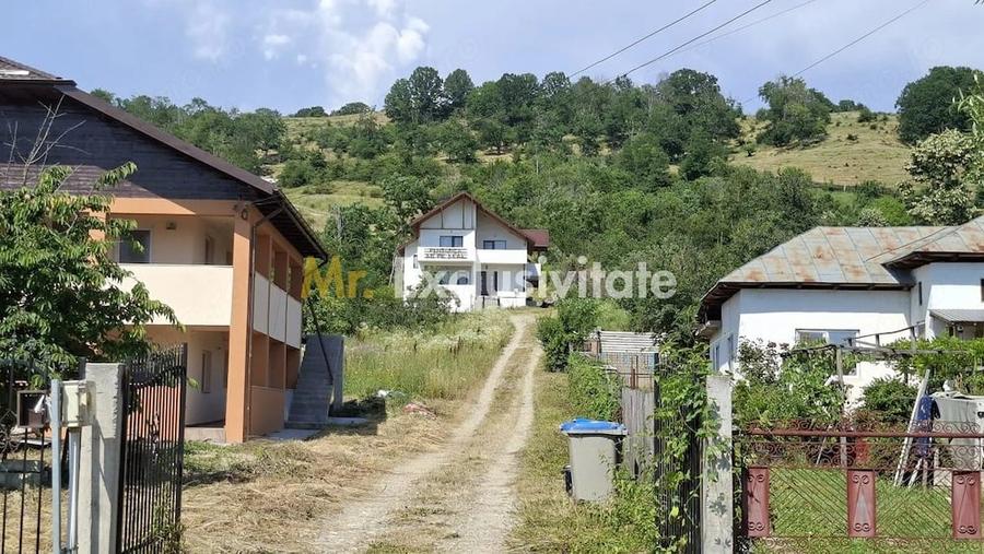 Casă cu Teren 1200 Mp în Budeasa