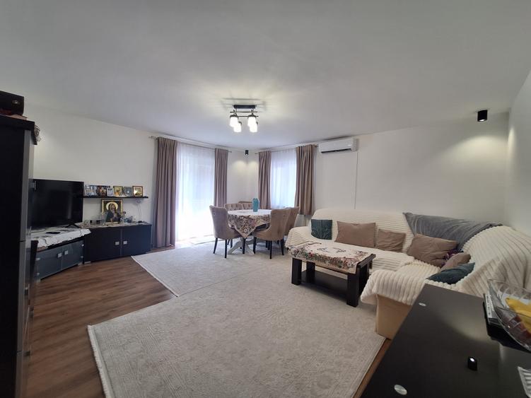 Apartament cu 3 camere decomandat, mobilat în Florești