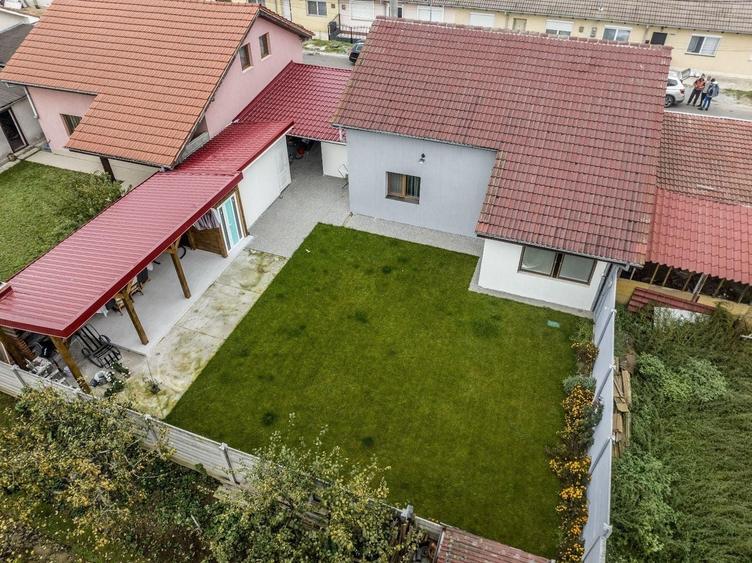 Casă individuală cu 4 camere cu Canalizare în Nojorid