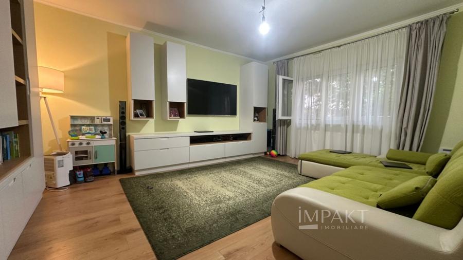 Apartament cu 3 camere semidecomandat, mobilat în Semicentral
