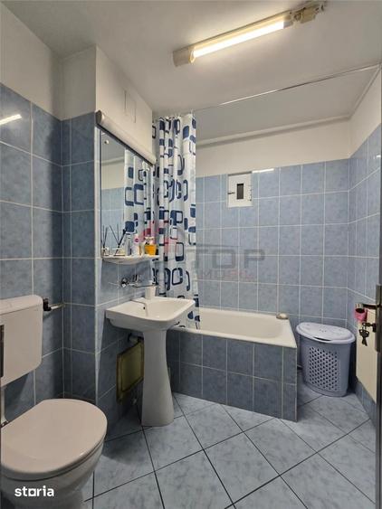 Etaj 2 - Dacia 2 camere decomandat, geam la baie, liber - 2
