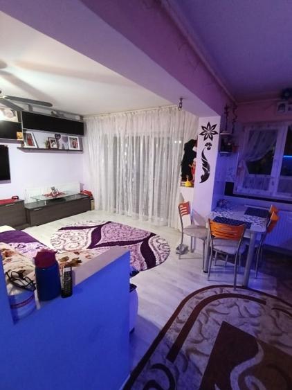Apartament cu 3 camere decomandat, mobilat în Florești