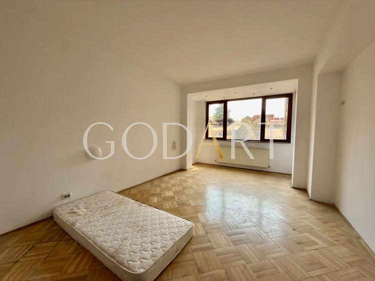 Apartament cu 3 camere decomandat în Aviatorilor