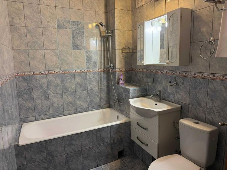 Apartament cu 2 camere nedecomandat în Universitate