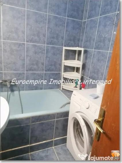 Apartament cu 3 camere decomandat în Far