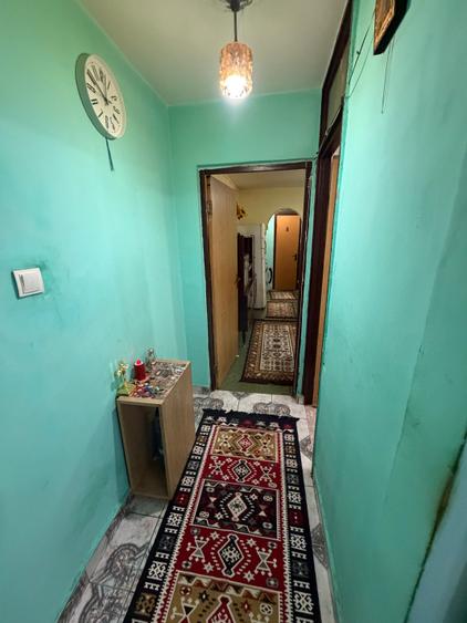 Apartament cu 3 camere semidecomandat în Brâncoveanu