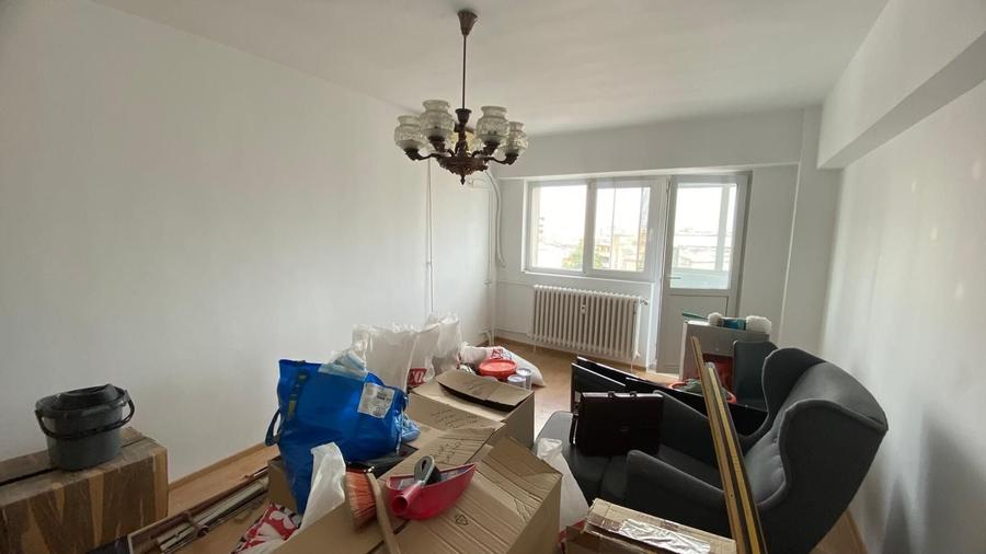 Apartament cu 4 camere decomandat în Amzei