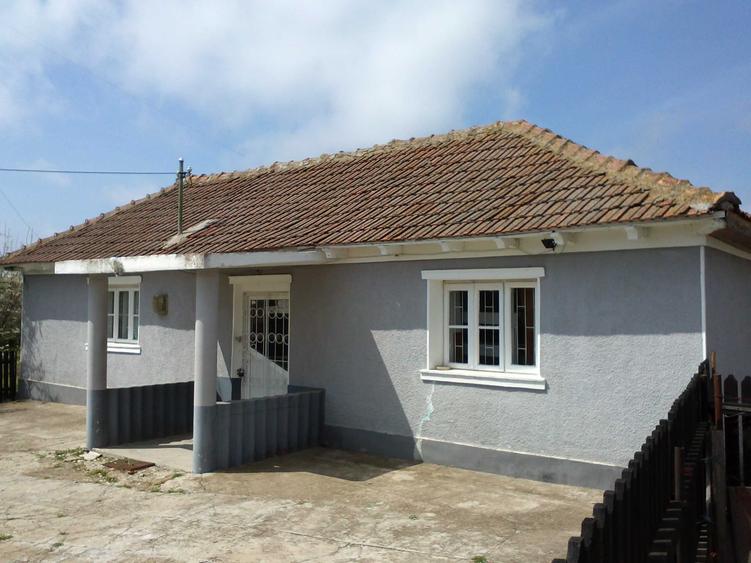 Casă cu 3 camere în General Scărișoreanu
