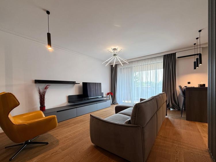Apartament cu 3 camere decomandat, mobilat în Băneasa