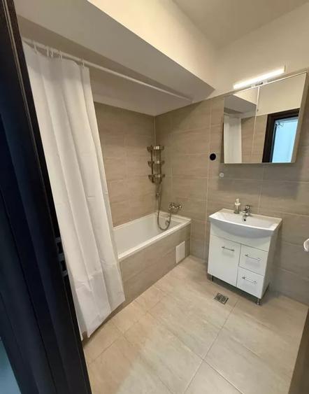 Apartament cu 2 camere semidecomandat, mobilat în Păcii