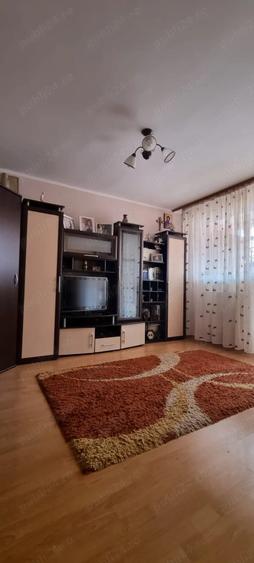 Apartament cu 2 camere decomandat în Micro 20