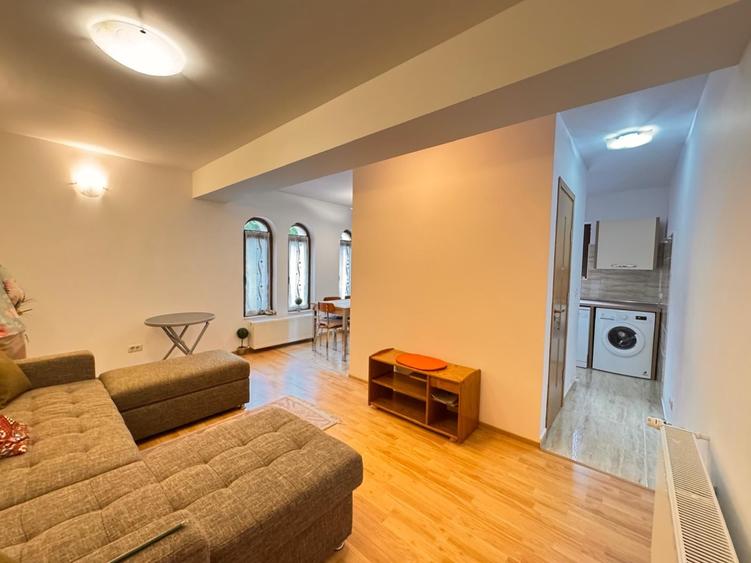 Apartament cu 2 camere decomandat în Central