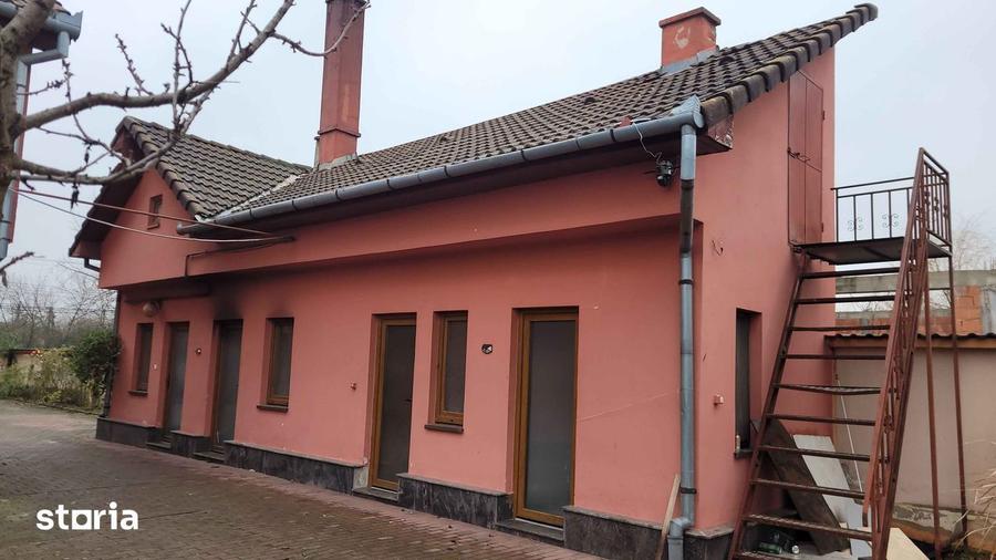 Vand urgent, imobil cu 3 case si 2 anexe: Casa1:P+E+M; Casa2:P+M; C3:P - 6