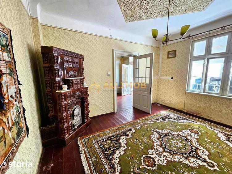 Casă cu 4 camere semidecomandat cu Teren 274 Mp în Ana Ipătescu
