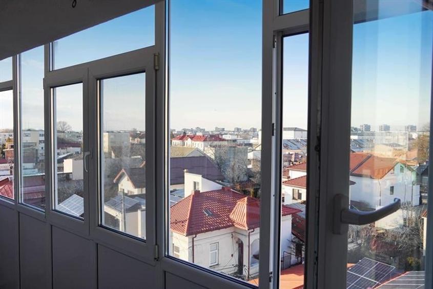 Apartament cu 3 camere decomandat în Calea București