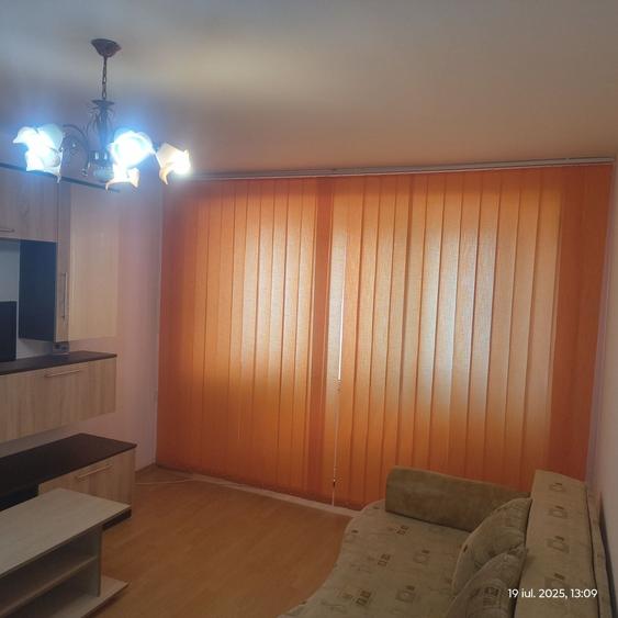 Apartament cu 3 camere decomandat în Vărsătura
