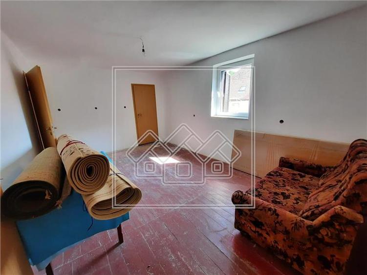 Casă individuală cu 4 camere cu Teren 1177 Mp în Cisnădioara