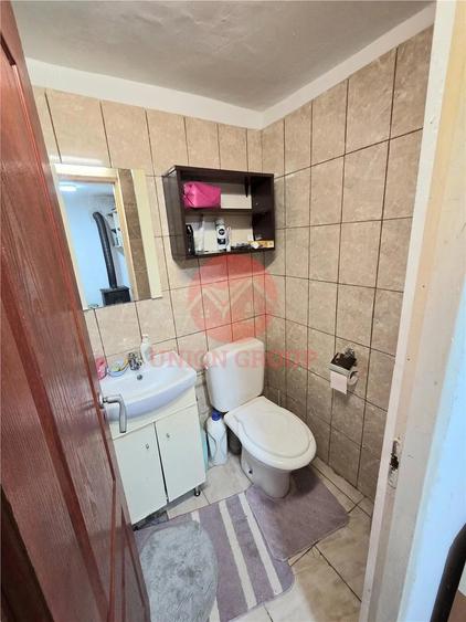 Casă cu 2 camere cu Teren 988 Mp în Vadu
