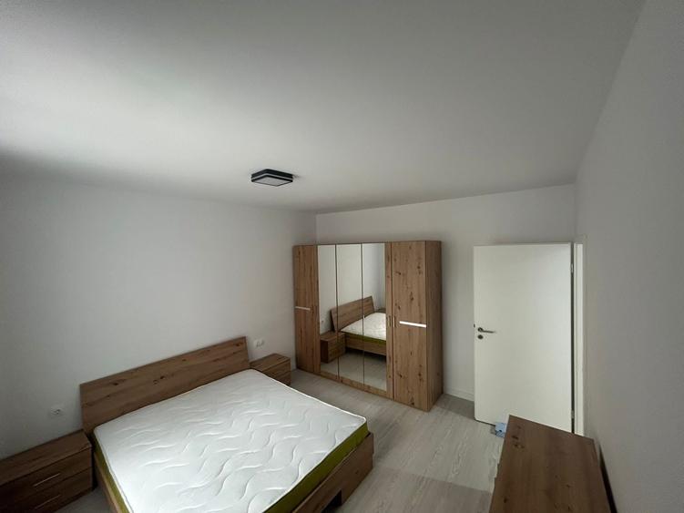 Apartament cu 3 camere semidecomandat în Exterior Vest