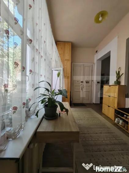 Apartament cu 4 camere decomandat în Central