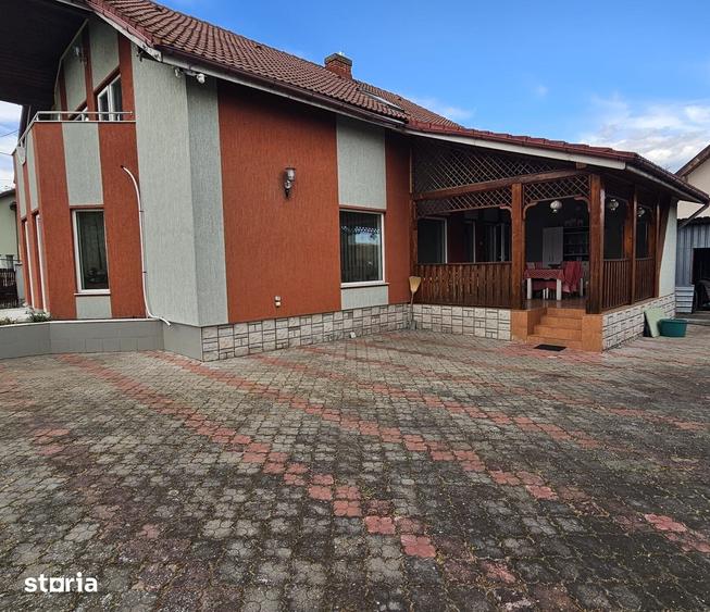 Casă cu 5 camere cu Teren 1159 Mp în Zăvoi
