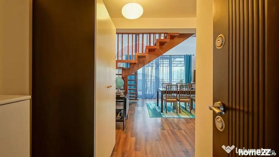 Apartament cu 5 camere decomandat în Zamora
