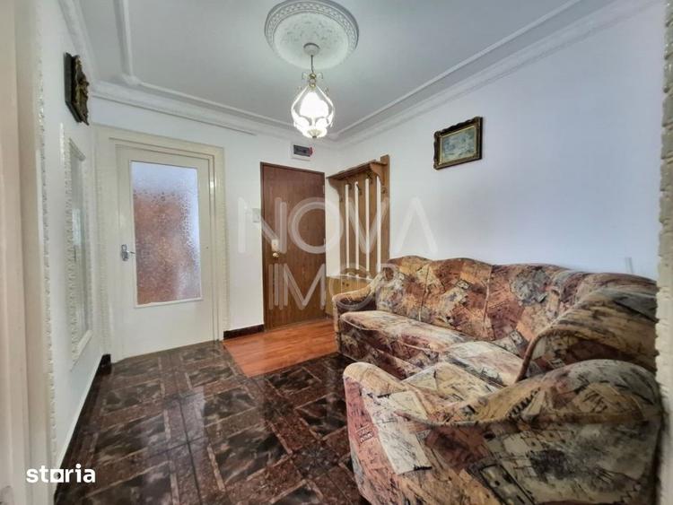 Apartament cu 3 camere, mobilat în Vasile Aaron