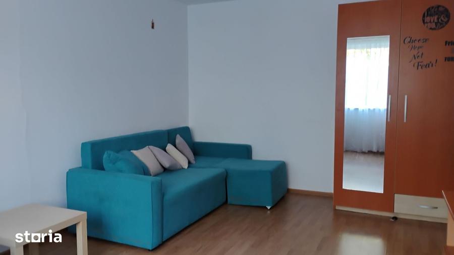 Apartament cu 3 camere decomandat în Berceni