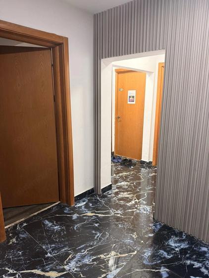 Apartament cu 4 camere decomandat în Vitan