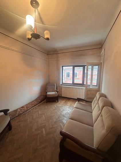 Apartament cu 3 camere decomandat în Central