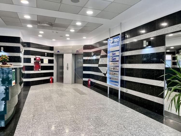 Birou, de 310 mp, în Universitate