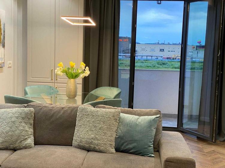 Apartament cu 3 camere decomandat în Exterior Vest