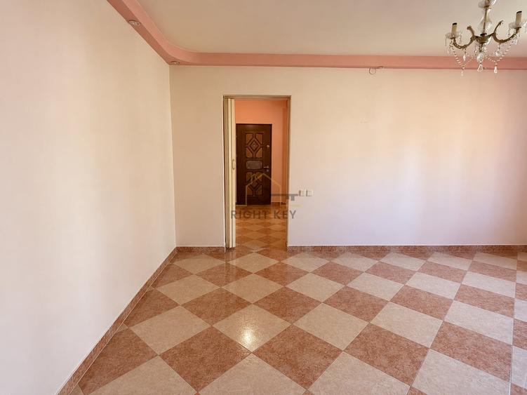 Apartament cu 3 camere semidecomandat, mobilat în Valea Ialomiței