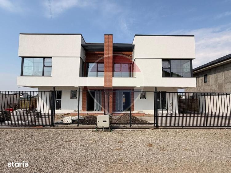 Casă cu 4 camere în Dumbrăveni