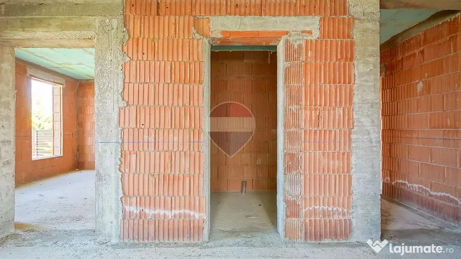 Casă cu 4 camere cu Teren 500 Mp în Cristian