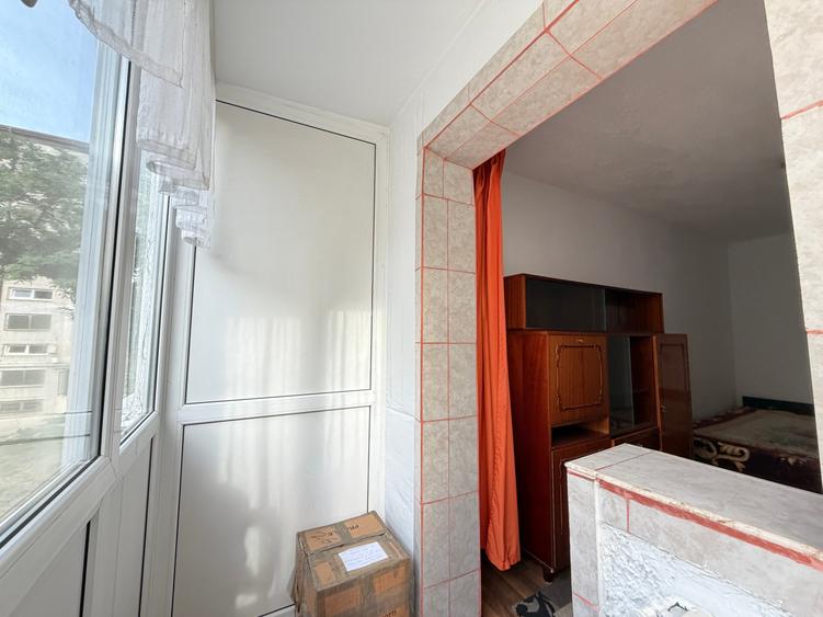 Apartament cu 2 camere semidecomandat în Girocului