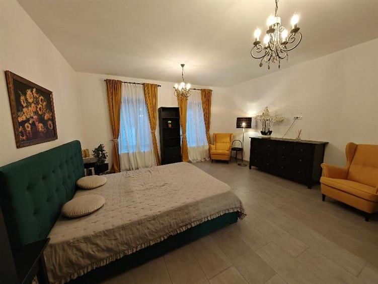 Apartament cu 2 camere semidecomandat, mobilat în Centrul Istoric
