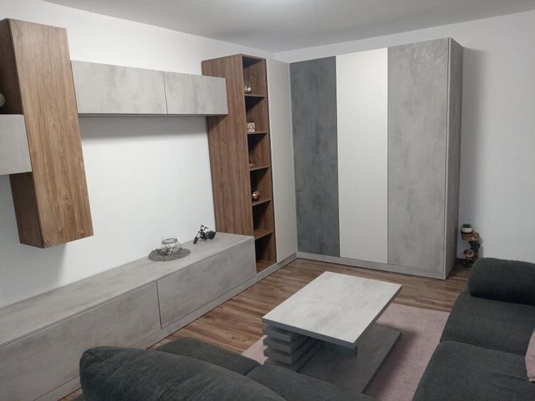 Apartament cu 2 camere decomandat în Coman