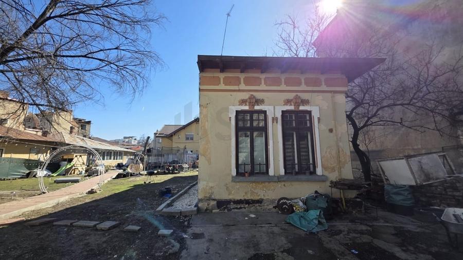 Casă individuală cu 6 camere cu Canalizare în Armeneasca